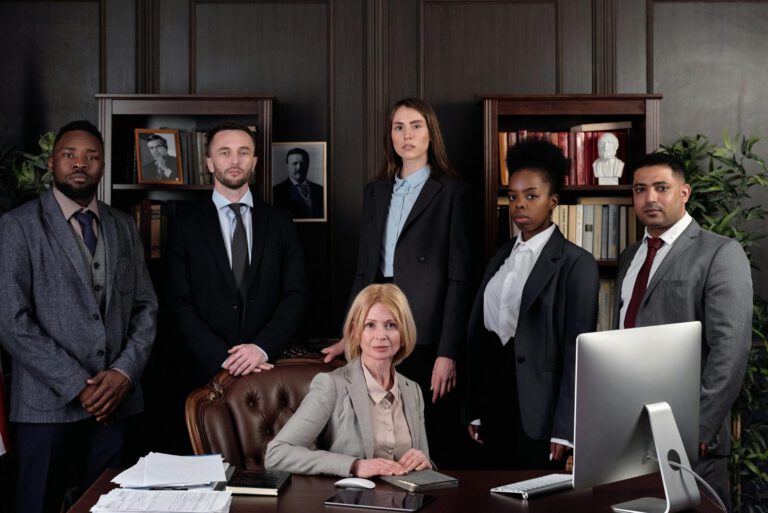 Equipo global de abogados de inmigración en la oficina de Migrasoon